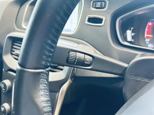 ボルボ Ｖ４０ D4 SE 大阪府 2016(平28)年 2.9万km パッションレッド ACC/BLIS/純正ナビ/TV/バックカメラ/純正17インチAW/LEDヘッドライト/クリアランスソナー/パドルシフト/ハーフ革/Dメモリ付きパワーシート/スマートキー