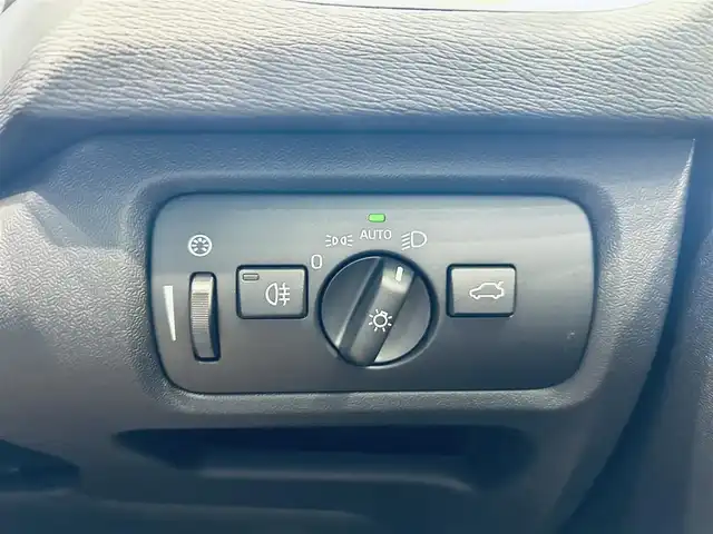 ボルボ Ｖ４０ D4 SE 大阪府 2016(平28)年 2.9万km パッションレッド ACC/BLIS/純正ナビ/TV/バックカメラ/純正17インチAW/LEDヘッドライト/クリアランスソナー/パドルシフト/ハーフ革/Dメモリ付きパワーシート/スマートキー