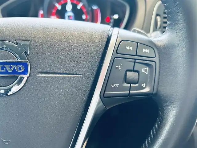 ボルボ Ｖ４０ D4 SE 大阪府 2016(平28)年 2.9万km パッションレッド ACC/BLIS/純正ナビ/TV/バックカメラ/純正17インチAW/LEDヘッドライト/クリアランスソナー/パドルシフト/ハーフ革/Dメモリ付きパワーシート/スマートキー