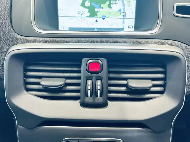 ボルボ Ｖ４０ D4 SE 大阪府 2016(平28)年 2.9万km パッションレッド ACC/BLIS/純正ナビ/TV/バックカメラ/純正17インチAW/LEDヘッドライト/クリアランスソナー/パドルシフト/ハーフ革/Dメモリ付きパワーシート/スマートキー