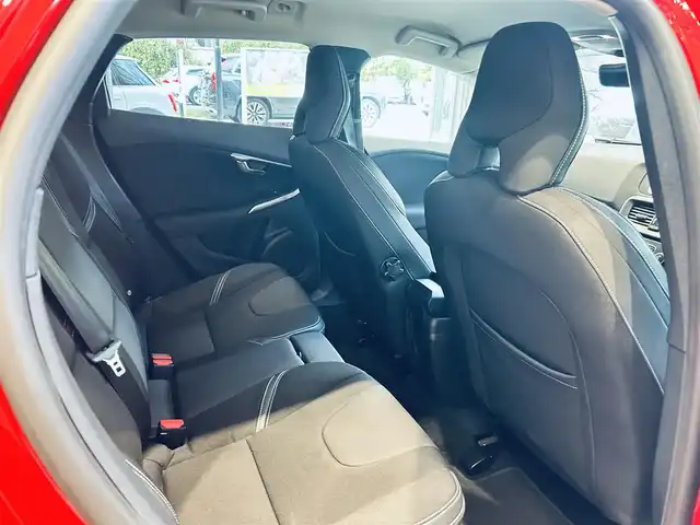 ボルボ Ｖ４０ D4 SE 大阪府 2016(平28)年 2.9万km パッションレッド ACC/BLIS/純正ナビ/TV/バックカメラ/純正17インチAW/LEDヘッドライト/クリアランスソナー/パドルシフト/ハーフ革/Dメモリ付きパワーシート/スマートキー