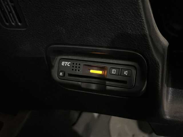 ホンダ ヴェゼル ハイブリッド X 東京都 2015(平27)年 8.2万km ミスティックグリーンパール (株)IDOMが運営する【じしゃロン伏見店】の自社ローン専用車両になりますこちらは現金またはオートローンご利用時の価格です。自社ローンご希望の方は別途その旨お申付け下さい/ホンダインターナビ/ワンセグテレビ/Bluetooth接続/USB×2/HDMI/前席シートヒーター/7速デュアルクラッチ付き/プッシュパーキングブレーキ/ブレーキホールド/LEDヘッドライト/衝突被害軽減システム/クルーズコントロール/ETC/純正アルミホイール積み込み