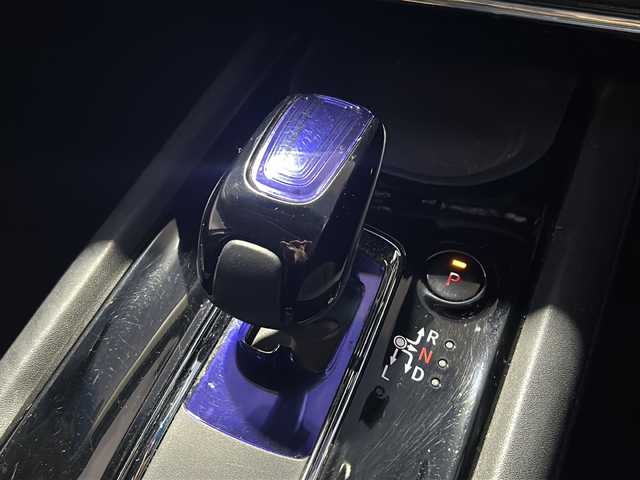 ホンダ ヴェゼル ハイブリッド X 東京都 2015(平27)年 8.2万km ミスティックグリーンパール (株)IDOMが運営する【じしゃロン伏見店】の自社ローン専用車両になりますこちらは現金またはオートローンご利用時の価格です。自社ローンご希望の方は別途その旨お申付け下さい/ホンダインターナビ/ワンセグテレビ/Bluetooth接続/USB×2/HDMI/前席シートヒーター/7速デュアルクラッチ付き/プッシュパーキングブレーキ/ブレーキホールド/LEDヘッドライト/衝突被害軽減システム/クルーズコントロール/ETC/純正アルミホイール積み込み