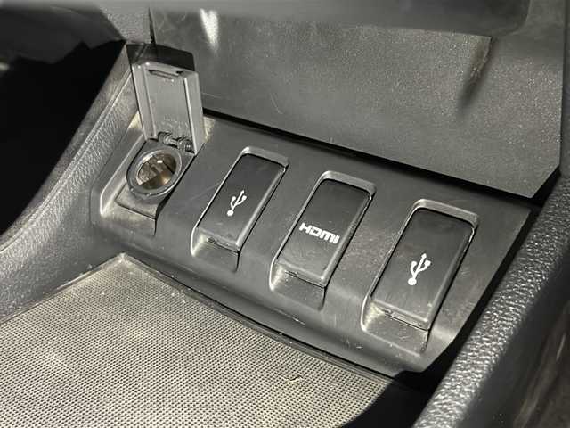 ホンダ ヴェゼル ハイブリッド X 東京都 2015(平27)年 8.2万km ミスティックグリーンパール (株)IDOMが運営する【じしゃロン伏見店】の自社ローン専用車両になりますこちらは現金またはオートローンご利用時の価格です。自社ローンご希望の方は別途その旨お申付け下さい/ホンダインターナビ/ワンセグテレビ/Bluetooth接続/USB×2/HDMI/前席シートヒーター/7速デュアルクラッチ付き/プッシュパーキングブレーキ/ブレーキホールド/LEDヘッドライト/衝突被害軽減システム/クルーズコントロール/ETC/純正アルミホイール積み込み