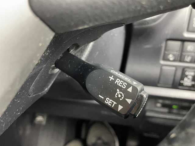 トヨタ エスクァイア ハイブリッド Xi 大分県 2018(平30)年 4.5万km ホワイトパールクリスタルシャイン 純正ナビ（フルセグＴＶ／Ｂｌｕｅｔｏｏｔｈ／ＣＤ／ＤＶＤ）　/フリップダウンモニター　/バックカメラ　/トヨタセーフティーセンス　/片側パワースライド　/スマートキー　/プッシュスタート　/純正ＡＷ