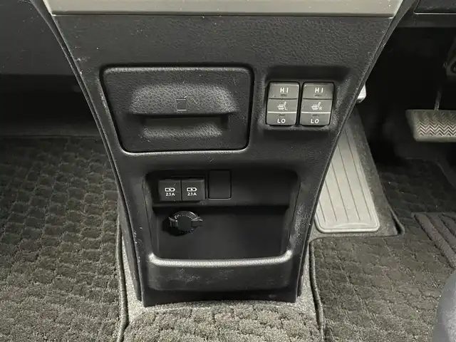 トヨタ エスクァイア ハイブリッド Xi 大分県 2018(平30)年 4.5万km ホワイトパールクリスタルシャイン 純正ナビ（フルセグＴＶ／Ｂｌｕｅｔｏｏｔｈ／ＣＤ／ＤＶＤ）　/フリップダウンモニター　/バックカメラ　/トヨタセーフティーセンス　/片側パワースライド　/スマートキー　/プッシュスタート　/純正ＡＷ