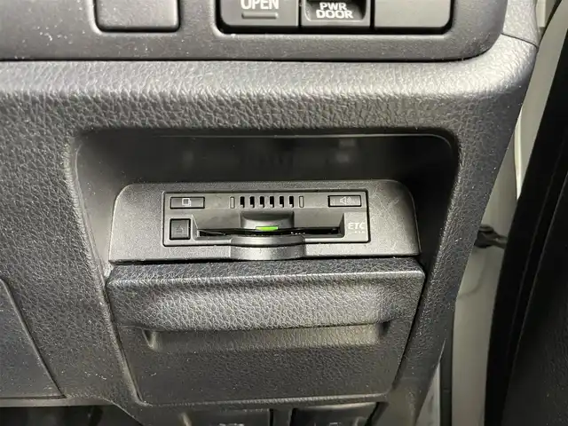 トヨタ エスクァイア ハイブリッド Xi 大分県 2018(平30)年 4.5万km ホワイトパールクリスタルシャイン 純正ナビ（フルセグＴＶ／Ｂｌｕｅｔｏｏｔｈ／ＣＤ／ＤＶＤ）　/フリップダウンモニター　/バックカメラ　/トヨタセーフティーセンス　/片側パワースライド　/スマートキー　/プッシュスタート　/純正ＡＷ