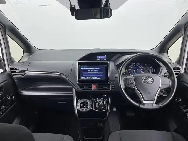 トヨタ エスクァイア ハイブリッド Xi 大分県 2018(平30)年 4.5万km ホワイトパールクリスタルシャイン 純正ナビ（フルセグＴＶ／Ｂｌｕｅｔｏｏｔｈ／ＣＤ／ＤＶＤ）　/フリップダウンモニター　/バックカメラ　/トヨタセーフティーセンス　/片側パワースライド　/スマートキー　/プッシュスタート　/純正ＡＷ