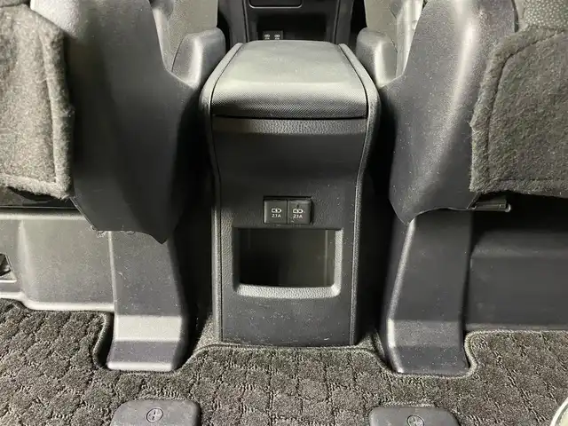 トヨタ エスクァイア ハイブリッド Xi 大分県 2018(平30)年 4.5万km ホワイトパールクリスタルシャイン 純正ナビ（フルセグＴＶ／Ｂｌｕｅｔｏｏｔｈ／ＣＤ／ＤＶＤ）　/フリップダウンモニター　/バックカメラ　/トヨタセーフティーセンス　/片側パワースライド　/スマートキー　/プッシュスタート　/純正ＡＷ