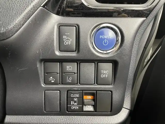 トヨタ エスクァイア ハイブリッド Xi 大分県 2018(平30)年 4.5万km ホワイトパールクリスタルシャイン 純正ナビ（フルセグＴＶ／Ｂｌｕｅｔｏｏｔｈ／ＣＤ／ＤＶＤ）　/フリップダウンモニター　/バックカメラ　/トヨタセーフティーセンス　/片側パワースライド　/スマートキー　/プッシュスタート　/純正ＡＷ