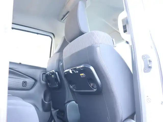 スズキ ソリオ バンディット HV MV 神奈川県 2023(令5)年 0.8万km ピュアホワイトP 純正メモリナビ/フルセグテレビ/全方位カメラ/Bluetooth/アダプティブクルーズ/スズキセーフティサポート/両側パワースライドドア/プッシュスタート/ドライブレコーダー/ETC/前関シートヒーター/LEDヘッドライト/保証書/取説/記録(R.7)/スペアスマートキー