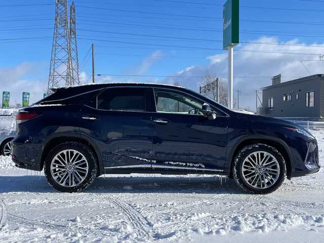 レクサス ＲＸ 300 バージョンL 道央・札幌 2020(令2)年 9.2万km ディープブルーマイカ ４WD/純正メーカーナビ/CD/DVD/BT/フルセグ/プリクラッシュセーフティ/横滑り防止装置/レーダークルーズコントロール/レーンキープアシスト/クリアランスソナー/ブラインドスポットモニター/パーキングサポートアラート/パーキングサポートブレーキ/ロードサインアシスト/ヘッドアップディスプレイ/パノラミックビューモニター/ビルトインETC2.0/ドライブレコーダー/アイドリングストップ/DRIVEMODE切替/パワーバックドア/全席パワーシート/前席メモリーシート/全席シートヒーター/前席エアシート/レザーシート/革巻きウッドコンビステアリング/ステアリングリモコン/パドルシフト/ハンドルヒーター/AC100V/電動パーキング/ブレーキホールド/MTモード付AT/センターデフロック/自動防眩ミラー/プッシュスタート/スマートキー/３眼LEDヘッドライト/オートライト/オートハイビーム/フォグランプ/電動格納ミラー/ヒーテッドドアミラー/ウィンカーミラー/純正フロアマット/純正エンジンスターター