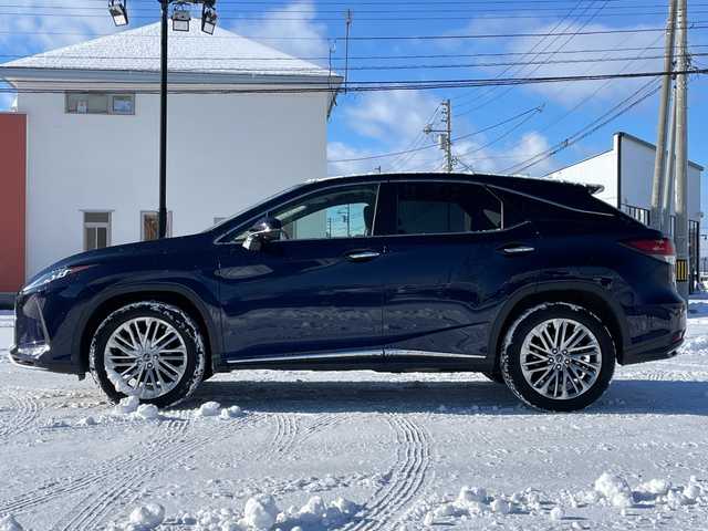 レクサス ＲＸ 300 バージョンL 道央・札幌 2020(令2)年 9.2万km ディープブルーマイカ ４WD/純正メーカーナビ/CD/DVD/BT/フルセグ/プリクラッシュセーフティ/横滑り防止装置/レーダークルーズコントロール/レーンキープアシスト/クリアランスソナー/ブラインドスポットモニター/パーキングサポートアラート/パーキングサポートブレーキ/ロードサインアシスト/ヘッドアップディスプレイ/パノラミックビューモニター/ビルトインETC2.0/ドライブレコーダー/アイドリングストップ/DRIVEMODE切替/パワーバックドア/全席パワーシート/前席メモリーシート/全席シートヒーター/前席エアシート/レザーシート/革巻きウッドコンビステアリング/ステアリングリモコン/パドルシフト/ハンドルヒーター/AC100V/電動パーキング/ブレーキホールド/MTモード付AT/センターデフロック/自動防眩ミラー/プッシュスタート/スマートキー/３眼LEDヘッドライト/オートライト/オートハイビーム/フォグランプ/電動格納ミラー/ヒーテッドドアミラー/ウィンカーミラー/純正フロアマット/純正エンジンスターター