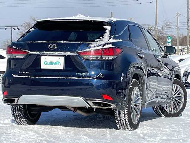 レクサス ＲＸ 300 バージョンL 道央・札幌 2020(令2)年 9.2万km ディープブルーマイカ ４WD/純正メーカーナビ/CD/DVD/BT/フルセグ/プリクラッシュセーフティ/横滑り防止装置/レーダークルーズコントロール/レーンキープアシスト/クリアランスソナー/ブラインドスポットモニター/パーキングサポートアラート/パーキングサポートブレーキ/ロードサインアシスト/ヘッドアップディスプレイ/パノラミックビューモニター/ビルトインETC2.0/ドライブレコーダー/アイドリングストップ/DRIVEMODE切替/パワーバックドア/全席パワーシート/前席メモリーシート/全席シートヒーター/前席エアシート/レザーシート/革巻きウッドコンビステアリング/ステアリングリモコン/パドルシフト/ハンドルヒーター/AC100V/電動パーキング/ブレーキホールド/MTモード付AT/センターデフロック/自動防眩ミラー/プッシュスタート/スマートキー/３眼LEDヘッドライト/オートライト/オートハイビーム/フォグランプ/電動格納ミラー/ヒーテッドドアミラー/ウィンカーミラー/純正フロアマット/純正エンジンスターター