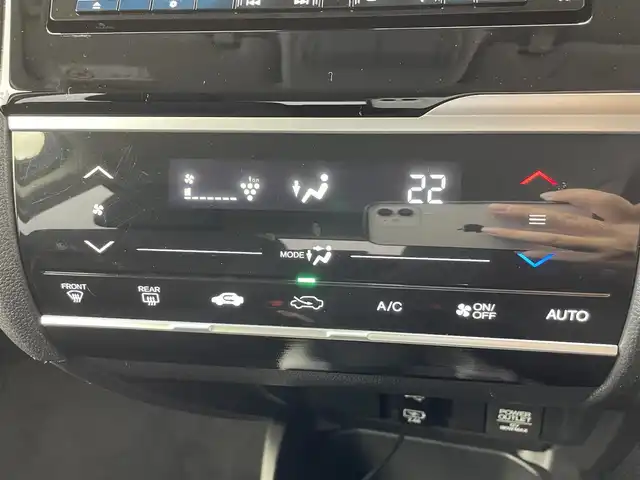 ホンダ フィット 13G F 群馬県 2019(令1)年 6万km ルージュアメジストM 純正８型ナビ　フルセグＴＶ　衝突被害軽減システム　プッシュスタート　クルーズコントロール　レーンキープ　横滑り防止機能　バックカメラ　純正フロアマット　スマートキー　ビルトインＥＴＣ　ハロゲンライト