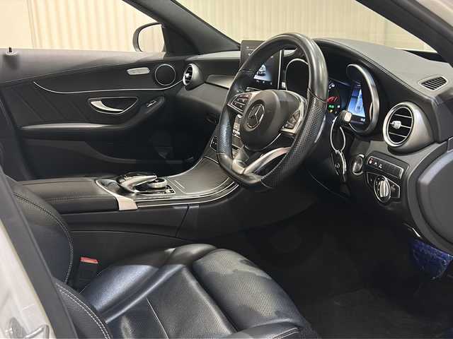 メルセデス・ベンツ Ｃ２００ 4マチック AVG AMGライン 新潟県 2017(平29)年 4.7万km ポーラホワイト 純正ナビ（ＢＴ／ＣＤ／ＤＶＤ／ＴＶ）/アクティブクルーズコント/エレクトロニックスタビリティプログラム/アテンションアシスト/ブレーキアシスト/パークディスタンス/ブラインドスポットアシスト/ステアリングパイロット/コーナーセンサー（前後）/バックカメラ/レザーシート/シートヒーター（DN席）/メモリー付きパワーシート（D席）/電動格納ミラー/デュアルエアコン/パドルシフト/MTモード付/純正18インチAW/純正フロアマット/キーレスゴー/アイドリングストップ/ＬＥＤヘッドライト/ＥＴＣ/禁煙車