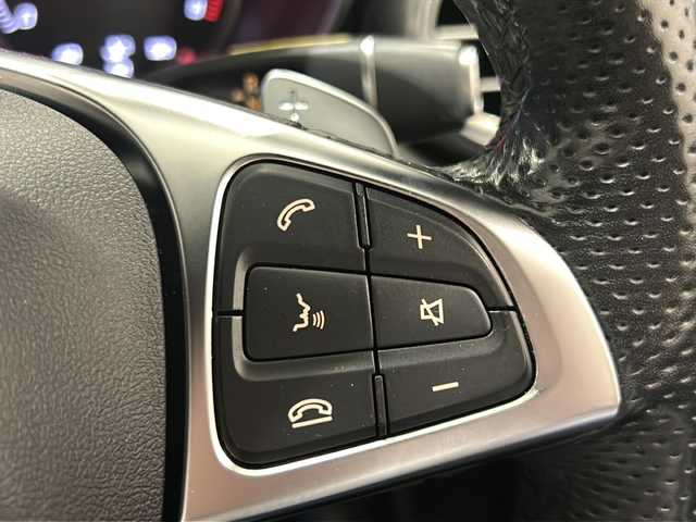 メルセデス・ベンツ Ｃ２００ 4マチック AVG AMGライン 新潟県 2017(平29)年 4.7万km ポーラホワイト 純正ナビ（ＢＴ／ＣＤ／ＤＶＤ／ＴＶ）/アクティブクルーズコント/エレクトロニックスタビリティプログラム/アテンションアシスト/ブレーキアシスト/パークディスタンス/ブラインドスポットアシスト/ステアリングパイロット/コーナーセンサー（前後）/バックカメラ/レザーシート/シートヒーター（DN席）/メモリー付きパワーシート（D席）/電動格納ミラー/デュアルエアコン/パドルシフト/MTモード付/純正18インチAW/純正フロアマット/キーレスゴー/アイドリングストップ/ＬＥＤヘッドライト/ＥＴＣ/禁煙車