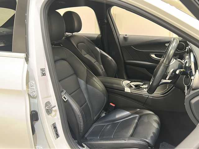 メルセデス・ベンツ Ｃ２００ 4マチック AVG AMGライン 新潟県 2017(平29)年 4.7万km ポーラホワイト 純正ナビ（ＢＴ／ＣＤ／ＤＶＤ／ＴＶ）/アクティブクルーズコント/エレクトロニックスタビリティプログラム/アテンションアシスト/ブレーキアシスト/パークディスタンス/ブラインドスポットアシスト/ステアリングパイロット/コーナーセンサー（前後）/バックカメラ/レザーシート/シートヒーター（DN席）/メモリー付きパワーシート（D席）/電動格納ミラー/デュアルエアコン/パドルシフト/MTモード付/純正18インチAW/純正フロアマット/キーレスゴー/アイドリングストップ/ＬＥＤヘッドライト/ＥＴＣ/禁煙車