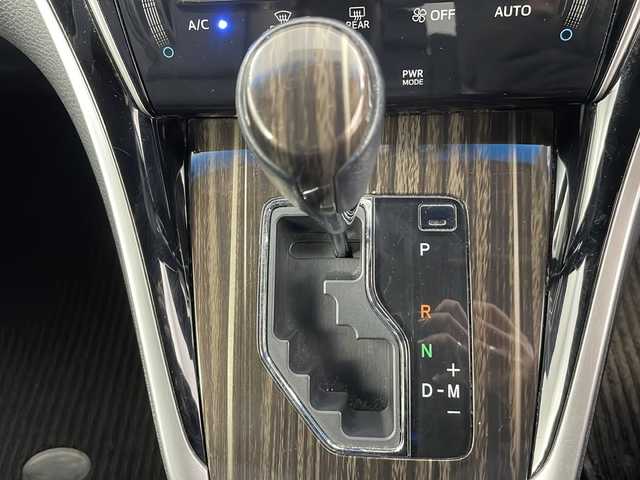 トヨタ ハリアー エレガンス 福島県 2014(平26)年 7.7万km 白 ・４WD   寒冷地仕様/・サンルーフ/・純正９インチディーラーナビ/・DVD.CD.SD.Bluetooth/・フルセグTV/・バックカメラ/・レーダークルーズコントロール/・フロントワイパーデアイサー/・LEDライト/・オートライト/・純正エンジンスターター/・ハーフレザーシート/・D席パワーシート/・スマートキー