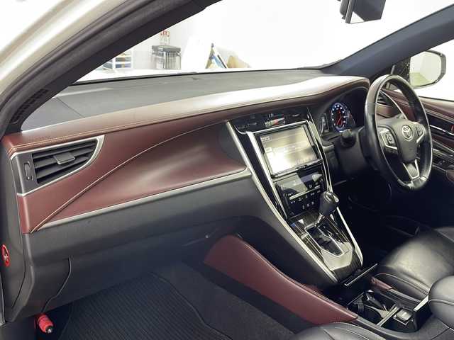トヨタ ハリアー エレガンス 福島県 2014(平26)年 7.7万km 白 ・４WD   寒冷地仕様/・サンルーフ/・純正９インチディーラーナビ/・DVD.CD.SD.Bluetooth/・フルセグTV/・バックカメラ/・レーダークルーズコントロール/・フロントワイパーデアイサー/・LEDライト/・オートライト/・純正エンジンスターター/・ハーフレザーシート/・D席パワーシート/・スマートキー
