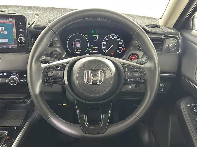 ホンダ ヴェゼル ハイブリッド e:HEV Z 佐賀県 2024(令6)年 1万km クリスタルブラックパール Honda CONNECT9インチディスプレイ/フルセグTV/ナビ対応/バックカメラ/コンビシート(プライムスムース×ファブリック)/シートヒーター/ステアリングヒーター/パワーテールゲート/純正18インチアルミホイール/ヒルディセントコントロール/Honda SENSING/衝突軽減ブレーキ（CMBS）/先行車発進お知らせ機能/歩行者事故低減ステアリング/路外逸脱抑制機能/標識認識機能/渋滞追従機能付アダプティブクルーズコントロール（ACC）/車線維持支援システム（LKAS）/トラフィックジャムアシスト（渋滞運転支援機能）/ブラインドスポットインフォメーション/誤発進抑制機能/後方誤発進抑制機能/近距離衝突軽減ブレーキ/急アクセル抑制機能/パーキングセンサーシステム/後退出庫サポート/オートハイビーム/アダプティブドライビングビーム