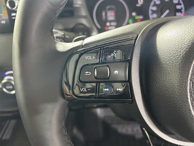 ホンダ ヴェゼル ハイブリッド e:HEV Z 佐賀県 2024(令6)年 1万km クリスタルブラックパール Honda CONNECT9インチディスプレイ/フルセグTV/ナビ対応/バックカメラ/コンビシート(プライムスムース×ファブリック)/シートヒーター/ステアリングヒーター/パワーテールゲート/純正18インチアルミホイール/ヒルディセントコントロール/Honda SENSING/衝突軽減ブレーキ（CMBS）/先行車発進お知らせ機能/歩行者事故低減ステアリング/路外逸脱抑制機能/標識認識機能/渋滞追従機能付アダプティブクルーズコントロール（ACC）/車線維持支援システム（LKAS）/トラフィックジャムアシスト（渋滞運転支援機能）/ブラインドスポットインフォメーション/誤発進抑制機能/後方誤発進抑制機能/近距離衝突軽減ブレーキ/急アクセル抑制機能/パーキングセンサーシステム/後退出庫サポート/オートハイビーム/アダプティブドライビングビーム