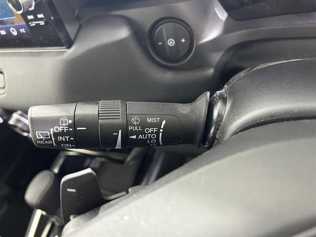 ホンダ ヴェゼル ハイブリッド e:HEV Z 佐賀県 2024(令6)年 1万km クリスタルブラックパール Honda CONNECT9インチディスプレイ/フルセグTV/ナビ対応/バックカメラ/コンビシート(プライムスムース×ファブリック)/シートヒーター/ステアリングヒーター/パワーテールゲート/純正18インチアルミホイール/ヒルディセントコントロール/Honda SENSING/衝突軽減ブレーキ（CMBS）/先行車発進お知らせ機能/歩行者事故低減ステアリング/路外逸脱抑制機能/標識認識機能/渋滞追従機能付アダプティブクルーズコントロール（ACC）/車線維持支援システム（LKAS）/トラフィックジャムアシスト（渋滞運転支援機能）/ブラインドスポットインフォメーション/誤発進抑制機能/後方誤発進抑制機能/近距離衝突軽減ブレーキ/急アクセル抑制機能/パーキングセンサーシステム/後退出庫サポート/オートハイビーム/アダプティブドライビングビーム