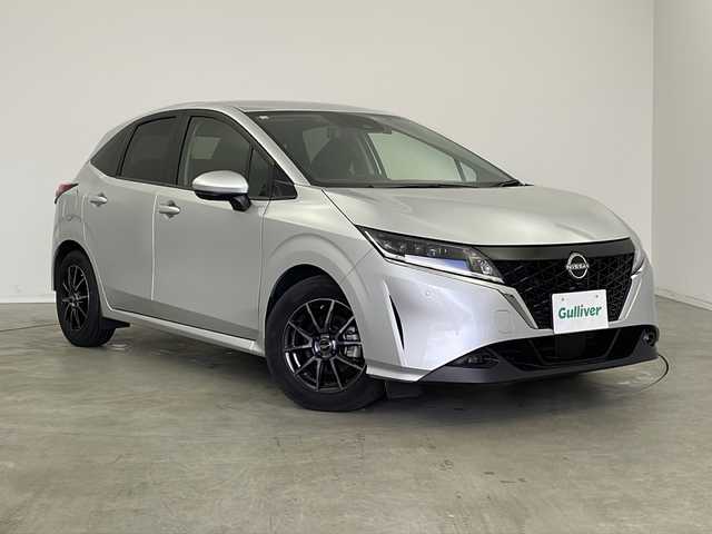 日産 ノート X 新潟県 2020(令2)年 4.1万km ブリリアントシルバー プロパイロット/純正OPナビ（フルセグTV/BT/USB/カープレイ）/全方向カメラ/インテリジェントルームミラー/アダプティブLEDヘッドライト/置くだけ充電/前後ドラレコ/フロアマット/社外AW