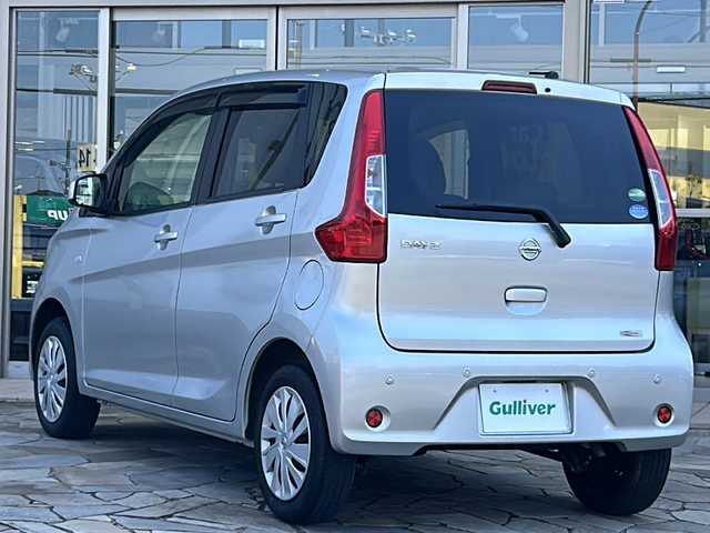 日産 デイズ J 静岡県 2019(平31)年 0.8万km スターリングシルバーM 主要装備/・社外ナビ/・Bluetooth/・TV/・衝突被害軽減システム/・前後コーナーセンサー/・純正フロアマット/・ハロゲンヘッドライト/・リモコンキー/・エアバッグ/・ドアバイザー