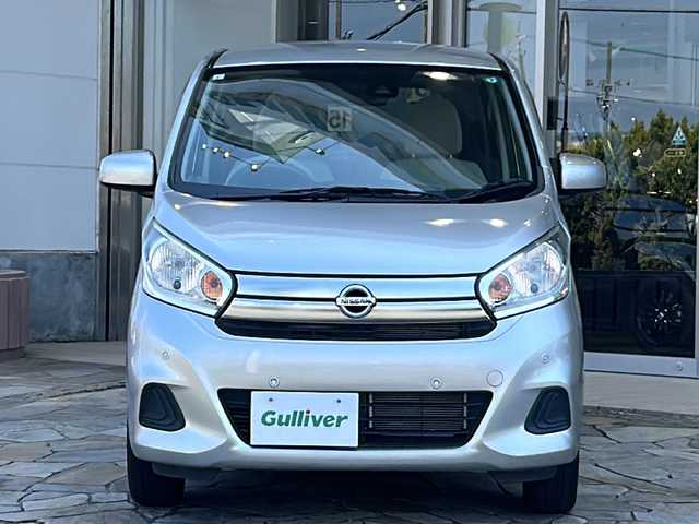日産 デイズ J 静岡県 2019(平31)年 0.8万km スターリングシルバーM 主要装備/・社外ナビ/・Bluetooth/・TV/・衝突被害軽減システム/・前後コーナーセンサー/・純正フロアマット/・ハロゲンヘッドライト/・リモコンキー/・エアバッグ/・ドアバイザー
