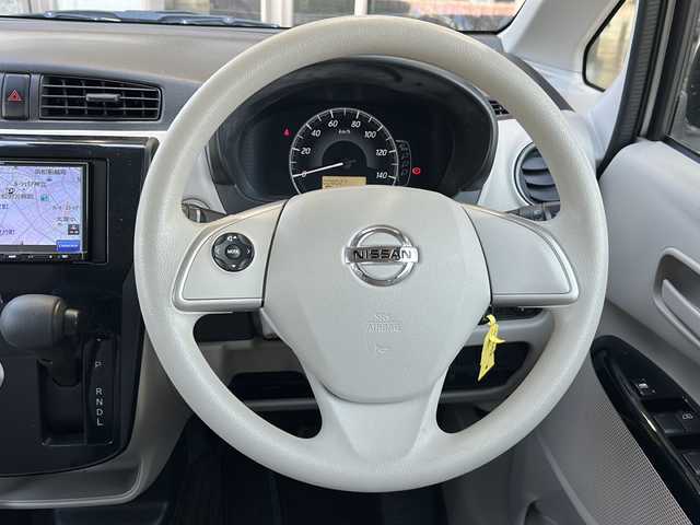 日産 デイズ J 静岡県 2019(平31)年 0.8万km スターリングシルバーM 主要装備/・社外ナビ/・Bluetooth/・TV/・衝突被害軽減システム/・前後コーナーセンサー/・純正フロアマット/・ハロゲンヘッドライト/・リモコンキー/・エアバッグ/・ドアバイザー
