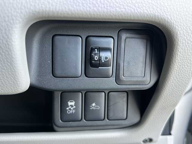 日産 デイズ J 静岡県 2019(平31)年 0.8万km スターリングシルバーM 主要装備/・社外ナビ/・Bluetooth/・TV/・衝突被害軽減システム/・前後コーナーセンサー/・純正フロアマット/・ハロゲンヘッドライト/・リモコンキー/・エアバッグ/・ドアバイザー