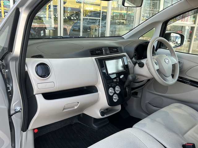 日産 デイズ J 静岡県 2019(平31)年 0.8万km スターリングシルバーM 主要装備/・社外ナビ/・Bluetooth/・TV/・衝突被害軽減システム/・前後コーナーセンサー/・純正フロアマット/・ハロゲンヘッドライト/・リモコンキー/・エアバッグ/・ドアバイザー