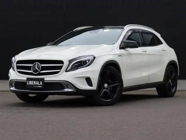 メルセデス・ベンツ ＧＬＡ２５０ 4マチック エディション1 宮城県 2014(平26)年 4.6万km カルサイトホワイト 純正ナビ【ＢＴ／ＣＤ／ＤＶＤ／フルセグＴＶ／ＵＳＢ】/パノラミックスライディングルーフ　/アダプティブクルーズコントロール　/ブラインドスポットアシスト/パワーシート(DN席)/メモリーシート(DN席)　/シートヒーター(DN席)/バックカメラ　/パドルシフト　/パワーバックドア　/ルーフレール/ハーフレザーシート/MTモード付/純正19インチAW/純正フロアマット/オートライト/コーナーセンサー(前後)/LEDヘッドライト/ドアバイザー/リモコンキー/ETC/禁煙車