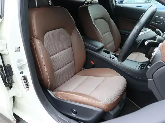 メルセデス・ベンツ ＧＬＡ２５０ 4マチック エディション1 宮城県 2014(平26)年 4.6万km カルサイトホワイト 純正ナビ【ＢＴ／ＣＤ／ＤＶＤ／フルセグＴＶ／ＵＳＢ】/パノラミックスライディングルーフ　/アダプティブクルーズコントロール　/ブラインドスポットアシスト/パワーシート(DN席)/メモリーシート(DN席)　/シートヒーター(DN席)/バックカメラ　/パドルシフト　/パワーバックドア　/ルーフレール/ハーフレザーシート/MTモード付/純正19インチAW/純正フロアマット/オートライト/コーナーセンサー(前後)/LEDヘッドライト/ドアバイザー/リモコンキー/ETC/禁煙車