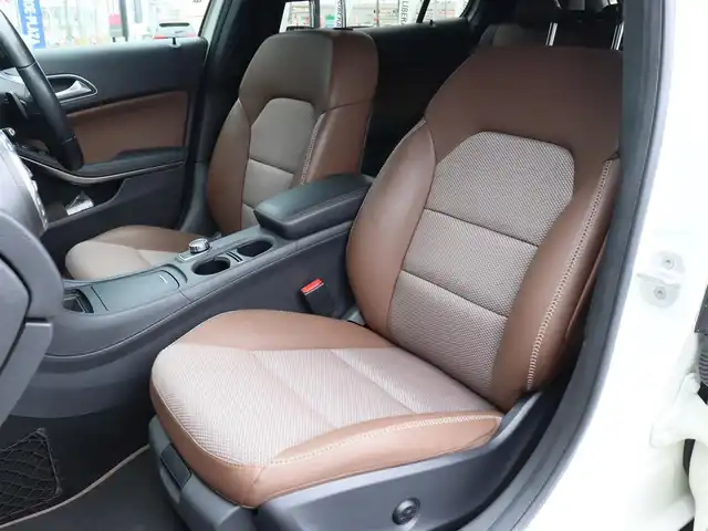 メルセデス・ベンツ ＧＬＡ２５０ 4マチック エディション1 宮城県 2014(平26)年 4.6万km カルサイトホワイト 純正ナビ【ＢＴ／ＣＤ／ＤＶＤ／フルセグＴＶ／ＵＳＢ】/パノラミックスライディングルーフ　/アダプティブクルーズコントロール　/ブラインドスポットアシスト/パワーシート(DN席)/メモリーシート(DN席)　/シートヒーター(DN席)/バックカメラ　/パドルシフト　/パワーバックドア　/ルーフレール/ハーフレザーシート/MTモード付/純正19インチAW/純正フロアマット/オートライト/コーナーセンサー(前後)/LEDヘッドライト/ドアバイザー/リモコンキー/ETC/禁煙車