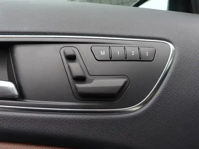 メルセデス・ベンツ ＧＬＡ２５０ 4マチック エディション1 宮城県 2014(平26)年 4.6万km カルサイトホワイト 純正ナビ【ＢＴ／ＣＤ／ＤＶＤ／フルセグＴＶ／ＵＳＢ】/パノラミックスライディングルーフ　/アダプティブクルーズコントロール　/ブラインドスポットアシスト/パワーシート(DN席)/メモリーシート(DN席)　/シートヒーター(DN席)/バックカメラ　/パドルシフト　/パワーバックドア　/ルーフレール/ハーフレザーシート/MTモード付/純正19インチAW/純正フロアマット/オートライト/コーナーセンサー(前後)/LEDヘッドライト/ドアバイザー/リモコンキー/ETC/禁煙車