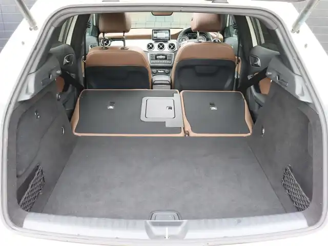 メルセデス・ベンツ ＧＬＡ２５０ 4マチック エディション1 宮城県 2014(平26)年 4.6万km カルサイトホワイト 純正ナビ【ＢＴ／ＣＤ／ＤＶＤ／フルセグＴＶ／ＵＳＢ】/パノラミックスライディングルーフ　/アダプティブクルーズコントロール　/ブラインドスポットアシスト/パワーシート(DN席)/メモリーシート(DN席)　/シートヒーター(DN席)/バックカメラ　/パドルシフト　/パワーバックドア　/ルーフレール/ハーフレザーシート/MTモード付/純正19インチAW/純正フロアマット/オートライト/コーナーセンサー(前後)/LEDヘッドライト/ドアバイザー/リモコンキー/ETC/禁煙車