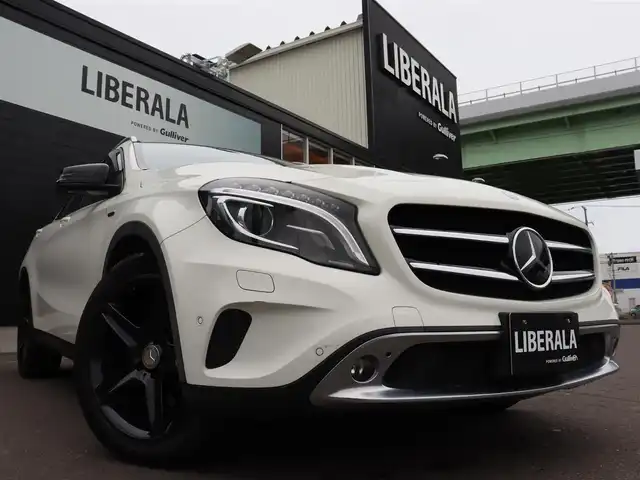 メルセデス・ベンツ ＧＬＡ２５０ 4マチック エディション1 宮城県 2014(平26)年 4.6万km カルサイトホワイト 純正ナビ【ＢＴ／ＣＤ／ＤＶＤ／フルセグＴＶ／ＵＳＢ】/パノラミックスライディングルーフ　/アダプティブクルーズコントロール　/ブラインドスポットアシスト/パワーシート(DN席)/メモリーシート(DN席)　/シートヒーター(DN席)/バックカメラ　/パドルシフト　/パワーバックドア　/ルーフレール/ハーフレザーシート/MTモード付/純正19インチAW/純正フロアマット/オートライト/コーナーセンサー(前後)/LEDヘッドライト/ドアバイザー/リモコンキー/ETC/禁煙車