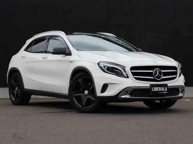 メルセデス・ベンツ ＧＬＡ２５０ 4マチック エディション1 宮城県 2014(平26)年 4.6万km カルサイトホワイト 純正ナビ【ＢＴ／ＣＤ／ＤＶＤ／フルセグＴＶ／ＵＳＢ】/パノラミックスライディングルーフ　/アダプティブクルーズコントロール　/ブラインドスポットアシスト/パワーシート(DN席)/メモリーシート(DN席)　/シートヒーター(DN席)/バックカメラ　/パドルシフト　/パワーバックドア　/ルーフレール/ハーフレザーシート/MTモード付/純正19インチAW/純正フロアマット/オートライト/コーナーセンサー(前後)/LEDヘッドライト/ドアバイザー/リモコンキー/ETC/禁煙車