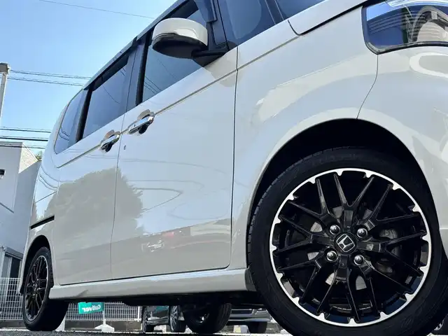 ホンダ Ｎ ＢＯＸ カスタム ターボ コーディネートS 熊本県 2024(令6)年 2.7万km プラチナホワイトパール ワンオーナー/社外10インチフローティングナビ（CN-F1X10BD）/【フルセグTV/CD/DVD/ＢＤ/Bluetooth/ラジオ】/バックカメラ/両側パワースライドドア/レーダークルーズコントロール/衝突軽減ブレーキ/先行車発進お知らせ機能/車線維持支援システム/標識認識機能/パドルシフト/横滑り防止機能/ブレーキホールド/黒革シート/前席シートヒーター/純正15インチAW/オートライト/LEDヘッドライト/ベンチシート/リヤサンシェード/ISOFIX/保証書/取扱説明書