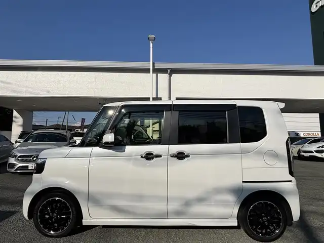 ホンダ Ｎ ＢＯＸ カスタム ターボ コーディネートS 熊本県 2024(令6)年 2.7万km プラチナホワイトパール ワンオーナー/社外10インチフローティングナビ（CN-F1X10BD）/【フルセグTV/CD/DVD/ＢＤ/Bluetooth/ラジオ】/バックカメラ/両側パワースライドドア/レーダークルーズコントロール/衝突軽減ブレーキ/先行車発進お知らせ機能/車線維持支援システム/標識認識機能/パドルシフト/横滑り防止機能/ブレーキホールド/黒革シート/前席シートヒーター/純正15インチAW/オートライト/LEDヘッドライト/ベンチシート/リヤサンシェード/ISOFIX/保証書/取扱説明書