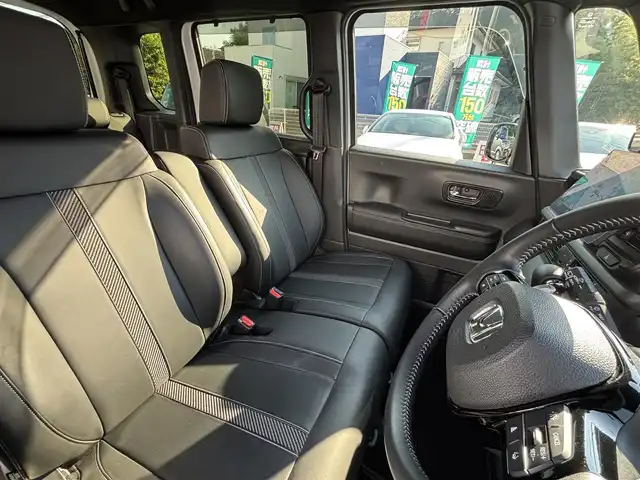 ホンダ Ｎ ＢＯＸ カスタム ターボ コーディネートS 熊本県 2024(令6)年 2.7万km プラチナホワイトパール ワンオーナー/社外10インチフローティングナビ（CN-F1X10BD）/【フルセグTV/CD/DVD/ＢＤ/Bluetooth/ラジオ】/バックカメラ/両側パワースライドドア/レーダークルーズコントロール/衝突軽減ブレーキ/先行車発進お知らせ機能/車線維持支援システム/標識認識機能/パドルシフト/横滑り防止機能/ブレーキホールド/黒革シート/前席シートヒーター/純正15インチAW/オートライト/LEDヘッドライト/ベンチシート/リヤサンシェード/ISOFIX/保証書/取扱説明書
