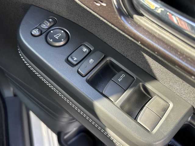 ホンダ Ｎ ＢＯＸ カスタム ターボ コーディネートS 熊本県 2024(令6)年 2.7万km プラチナホワイトパール ワンオーナー/社外10インチフローティングナビ（CN-F1X10BD）/【フルセグTV/CD/DVD/ＢＤ/Bluetooth/ラジオ】/バックカメラ/両側パワースライドドア/レーダークルーズコントロール/衝突軽減ブレーキ/先行車発進お知らせ機能/車線維持支援システム/標識認識機能/パドルシフト/横滑り防止機能/ブレーキホールド/黒革シート/前席シートヒーター/純正15インチAW/オートライト/LEDヘッドライト/ベンチシート/リヤサンシェード/ISOFIX/保証書/取扱説明書