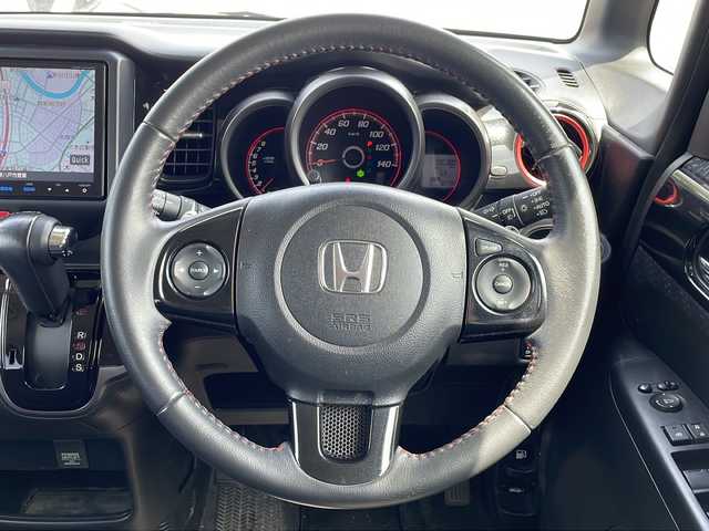 ホンダ Ｎ ＢＯＸ 2トーン カスタム G ターボAパッケージ 青森県 2014(平26)年 8.1万km プレミアムホワイトパール 4WD・ターボ/純正8インチSDナビ・フルセグTV/HDMI・BT・SD・CD・DVD/バックカメラ/両側パワースライドドア/Aパッケージ/あんしんパッケージ/シティブレーキアクティブシステム/サイドカーテンエアバッグ/クルーズコントロール/パドルシフト/前方ドライブレコーダー/社外エンジンスターター/HIDライト/フォグライト/純正15インチアルミ/スマートキー/プッシュスタート