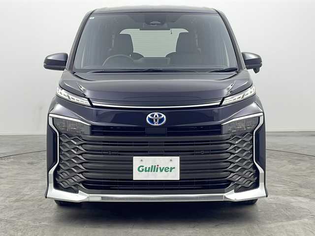 トヨタ ヴォクシー ハイブリッド S－Z 三重県 2022(令4)年 1.7万km スパークリングブラックパールクリスタルシャイン 禁煙車/純正ナビ/CD/DVD/BT/USB/フルセグTV/バックカメラ/プリクラッシュセーフティ/レーントレーシングアシスト/ロードサインアシスト/レーダークルーズコントロール/両側パワースライドドア/純正フリップダウンモニター/前席シートヒーター/ビルトインETC2.0/オートハイビーム/AC100V