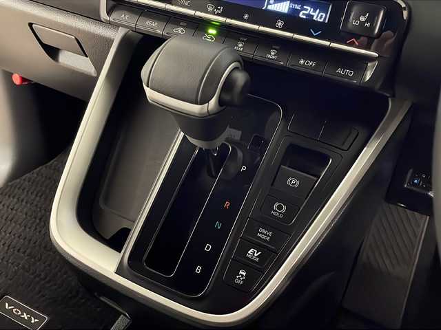 トヨタ ヴォクシー ハイブリッド S－Z 熊本県 2022(令4)年 1.7万km スパークリングブラックパールクリスタルシャイン 禁煙車/トヨタセーフティセンス/・プリクラッシュセーフティ/・レーントレーシングアシスト/・ロードサインアシスト/・オートマチックハイビーム/・レーダークルーズコントロール/8型ディスプレイオーディオ/ナビ機能/CD/DVD/BT/USB/フルセグTV/両側パワースライドドア/バックカメラ/純正フリップダウンモニター/ハーフレザー/前席シートヒーター/ビルトインETC2.0/LEDヘッドライト/AC100V/純正ドアバイザー