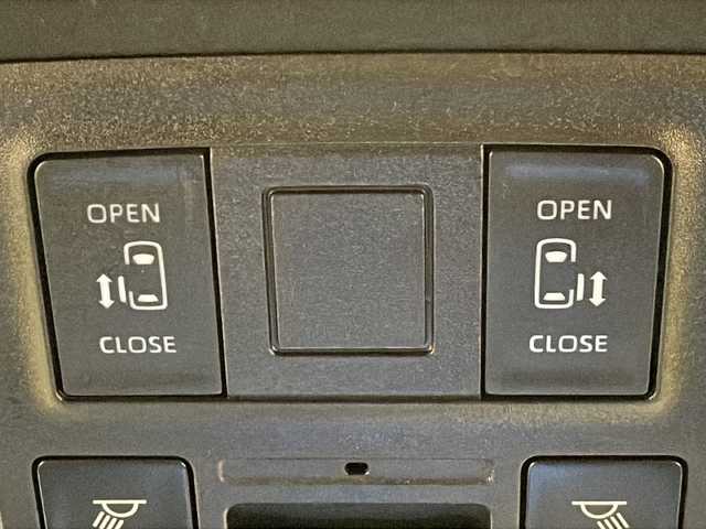 トヨタ ヴォクシー ハイブリッド S－Z 熊本県 2022(令4)年 1.7万km スパークリングブラックパールクリスタルシャイン 禁煙車/トヨタセーフティセンス/・プリクラッシュセーフティ/・レーントレーシングアシスト/・ロードサインアシスト/・オートマチックハイビーム/・レーダークルーズコントロール/8型ディスプレイオーディオ/ナビ機能/CD/DVD/BT/USB/フルセグTV/両側パワースライドドア/バックカメラ/純正フリップダウンモニター/ハーフレザー/前席シートヒーター/ビルトインETC2.0/LEDヘッドライト/AC100V/純正ドアバイザー