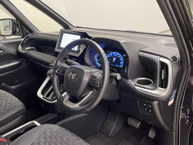 トヨタ ヴォクシー ハイブリッド S－Z 熊本県 2022(令4)年 1.7万km スパークリングブラックパールクリスタルシャイン 禁煙車/トヨタセーフティセンス/・プリクラッシュセーフティ/・レーントレーシングアシスト/・ロードサインアシスト/・オートマチックハイビーム/・レーダークルーズコントロール/8型ディスプレイオーディオ/ナビ機能/CD/DVD/BT/USB/フルセグTV/両側パワースライドドア/バックカメラ/純正フリップダウンモニター/ハーフレザー/前席シートヒーター/ビルトインETC2.0/LEDヘッドライト/AC100V/純正ドアバイザー