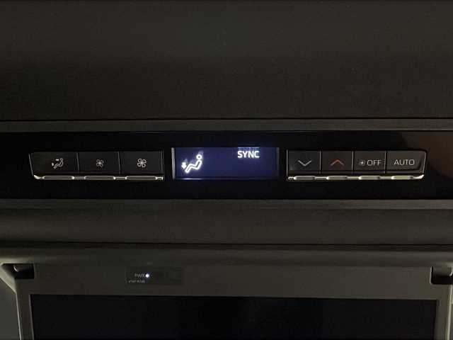 トヨタ ヴォクシー ハイブリッド S－Z 熊本県 2022(令4)年 1.7万km スパークリングブラックパールクリスタルシャイン 禁煙車/トヨタセーフティセンス/・プリクラッシュセーフティ/・レーントレーシングアシスト/・ロードサインアシスト/・オートマチックハイビーム/・レーダークルーズコントロール/8型ディスプレイオーディオ/ナビ機能/CD/DVD/BT/USB/フルセグTV/両側パワースライドドア/バックカメラ/純正フリップダウンモニター/ハーフレザー/前席シートヒーター/ビルトインETC2.0/LEDヘッドライト/AC100V/純正ドアバイザー